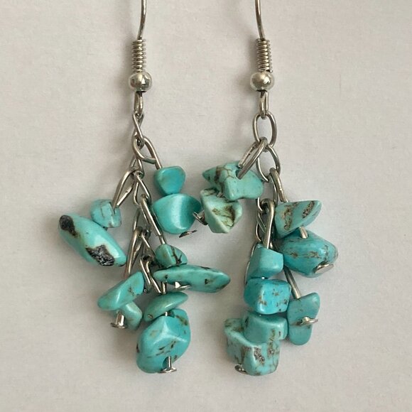 Vintage Turquoise Aqua Howlite Earrings Dangle Stone Chips Southwestern Style - Picture 7 of 9
